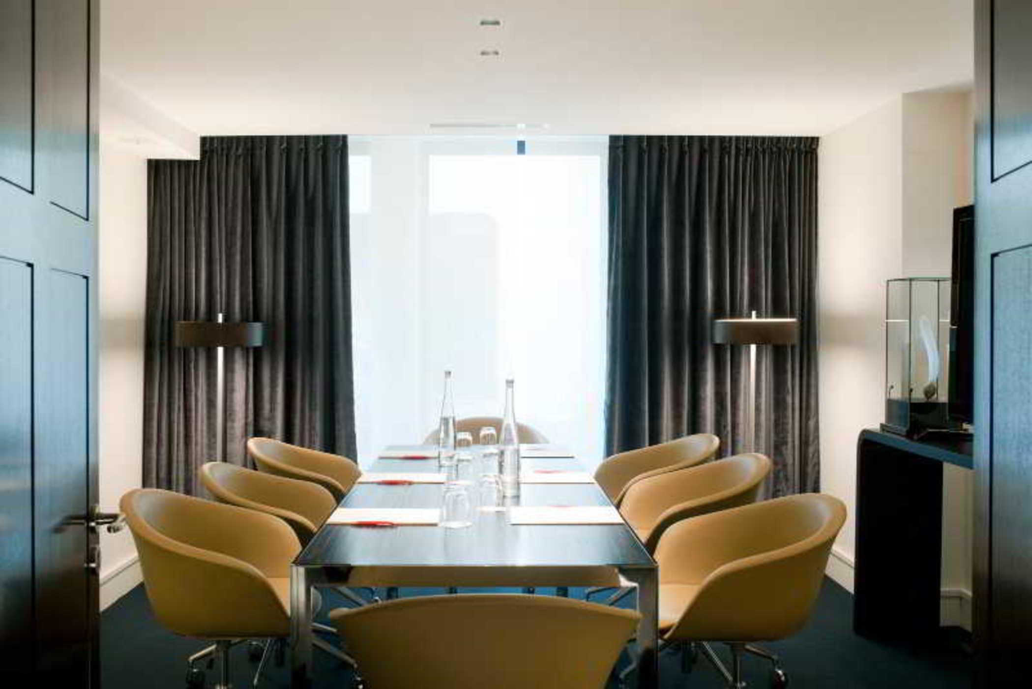 Nh Collection Ponthieu Champs-elysees Hotel